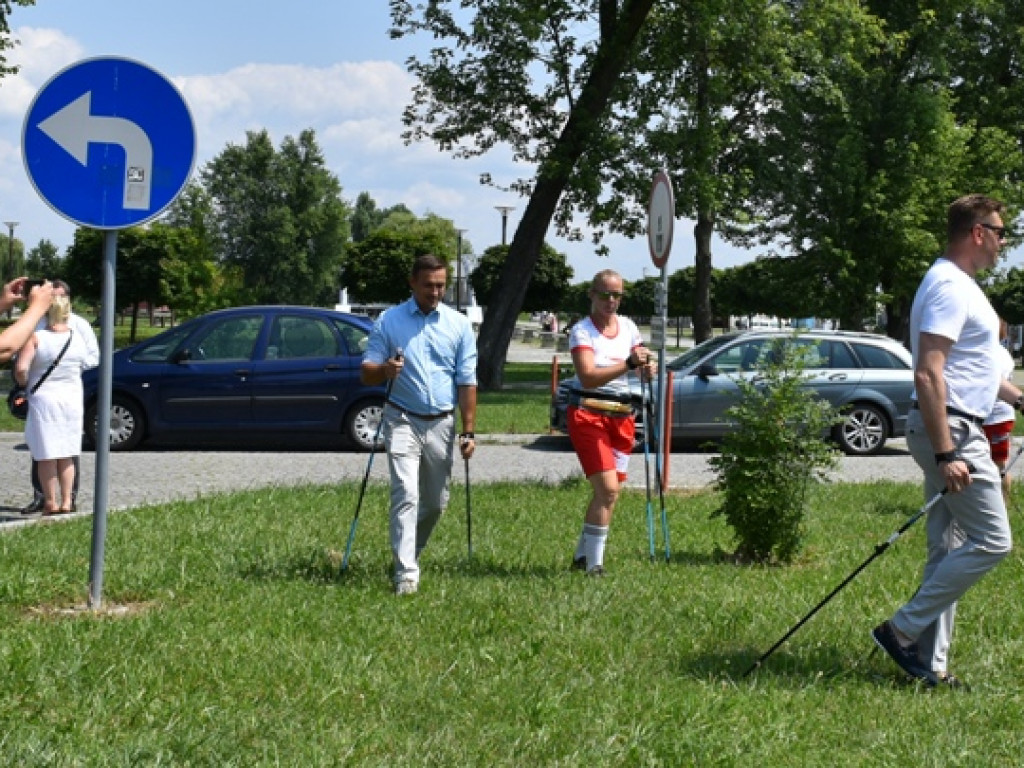 Sandomierz. Badania, porady i nordic walking w miasteczku zdrowia nad Wisłą  [zdjęcia]