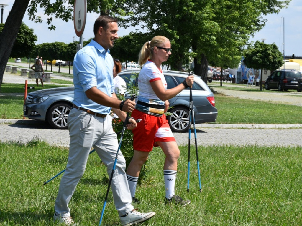 Sandomierz. Badania, porady i nordic walking w miasteczku zdrowia nad Wisłą  [zdjęcia]