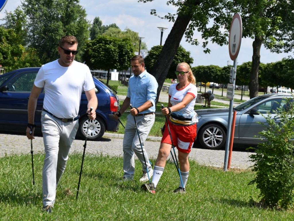 Sandomierz. Badania, porady i nordic walking w miasteczku zdrowia nad Wisłą  [zdjęcia]