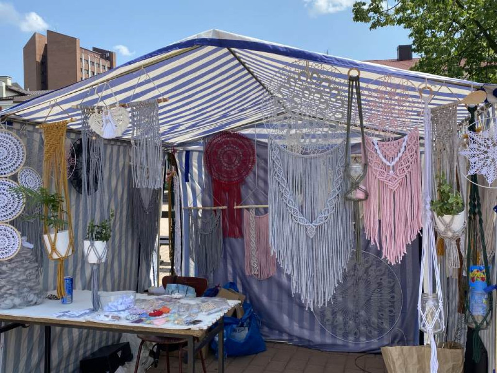 Plecionki, makramy, szydełkowe cuda. Festiwal rękodzieła i rzemiosła w Tarnobrzegu przyciągnął wystawców z różnych zakątków Polski [zdjęcia]