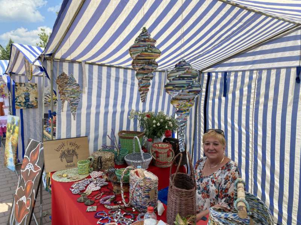 Plecionki, makramy, szydełkowe cuda. Festiwal rękodzieła i rzemiosła w Tarnobrzegu przyciągnął wystawców z różnych zakątków Polski [zdjęcia]