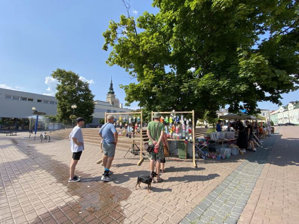 Plecionki, makramy, szydełkowe cuda. Festiwal rękodzieła i rzemiosła w Tarnobrzegu przyciągnął wystawców z różnych zakątków Polski [zdjęcia]