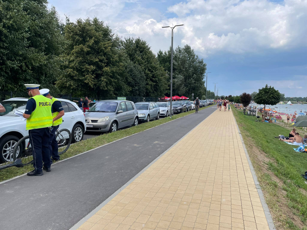 Potrącenie 8-letniego dziecka przez rowerzystę nad Jeziorem Tarnobrzeskim [zdjęcia]
