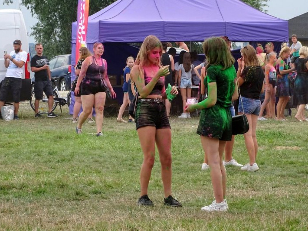 Holi Święto Kolorów nad Jeziorem Tarnobrzeskim [zdjęcia]