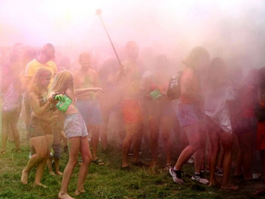 Holi Święto Kolorów nad Jeziorem Tarnobrzeskim [zdjęcia]