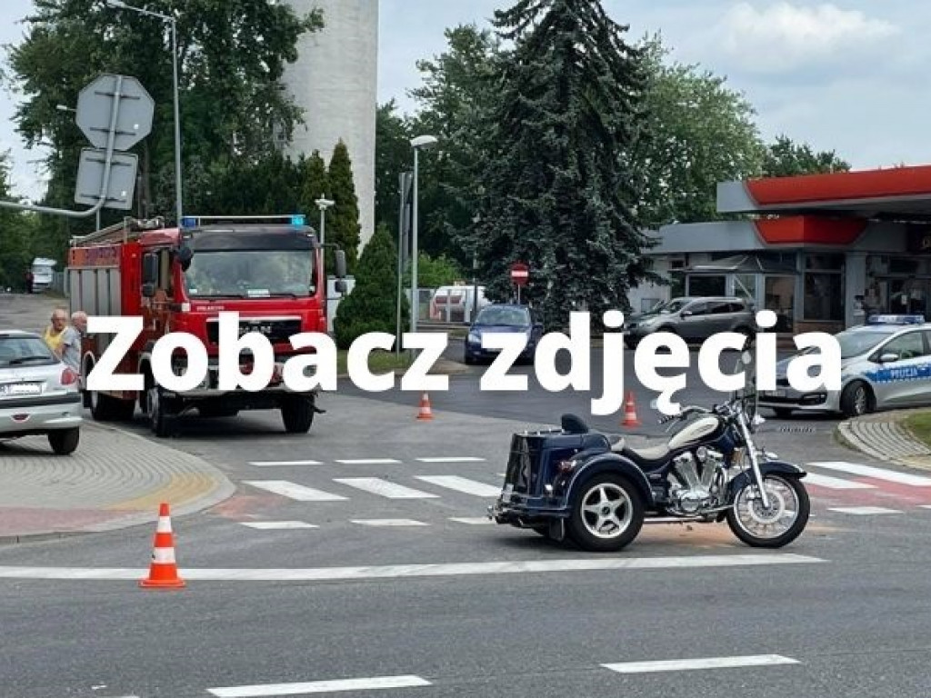 Tarnobrzeg. Peugeot uderzył w trójkołowca. Kierowca motocykla trafił do szpitala [zdjęcia]