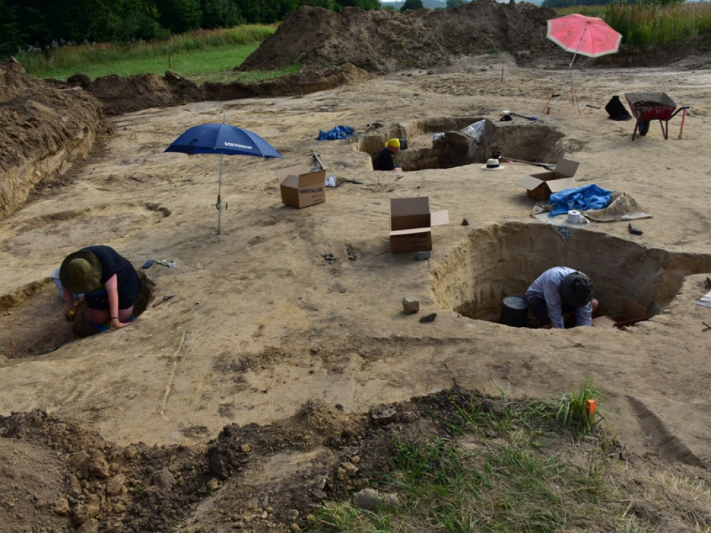 Prehistoryczne groby, w tym z epoki brązu - wyjątkowe odkrycia w Wilczycach [zdjęcia]