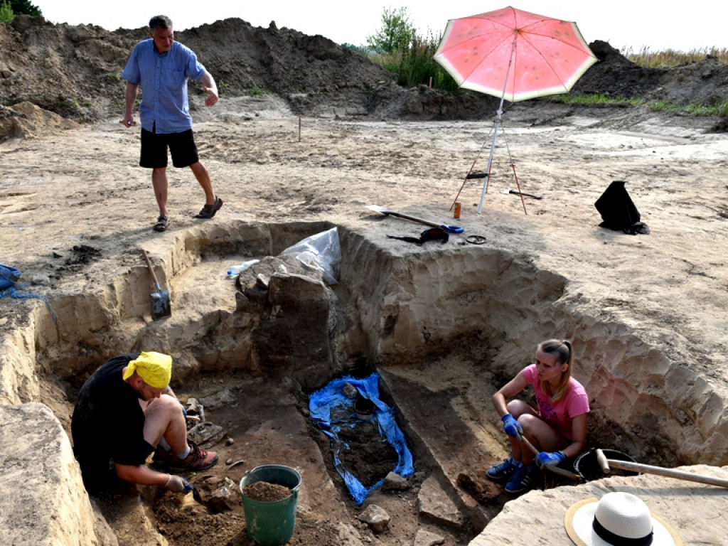 Prehistoryczne groby, w tym z epoki brązu - wyjątkowe odkrycia w Wilczycach [zdjęcia]