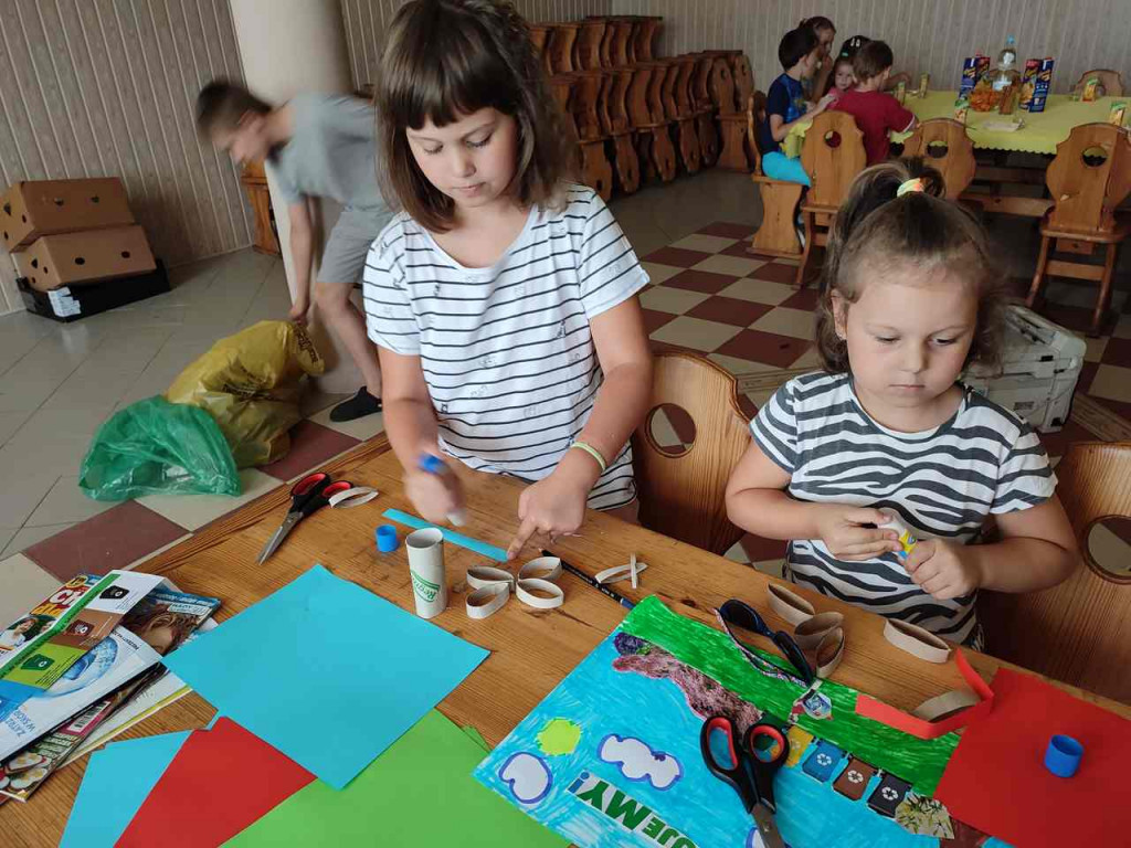 Baranów Sandomierski. Najmłodsi mieszkańcy Dymitrowa Małego wzięli udział w kreatywnych warsztatach z recyklingu [zdjęcia]