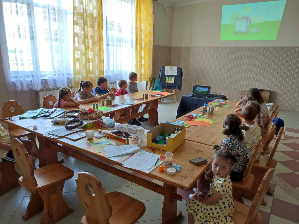 Baranów Sandomierski. Najmłodsi mieszkańcy Dymitrowa Małego wzięli udział w kreatywnych warsztatach z recyklingu [zdjęcia]