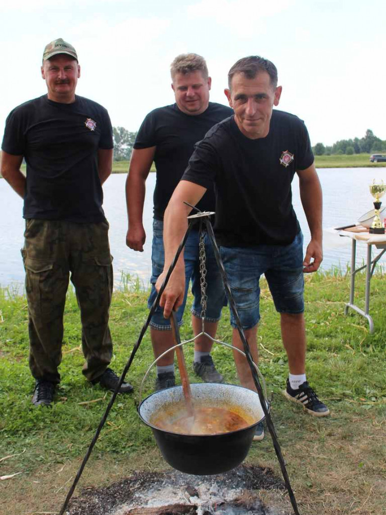 Gorzyce. Łowienie, gotowanie i świetna zabawa z nagrodami. Święto Ryby w Motyczu Poduchownym [zdjęcia]