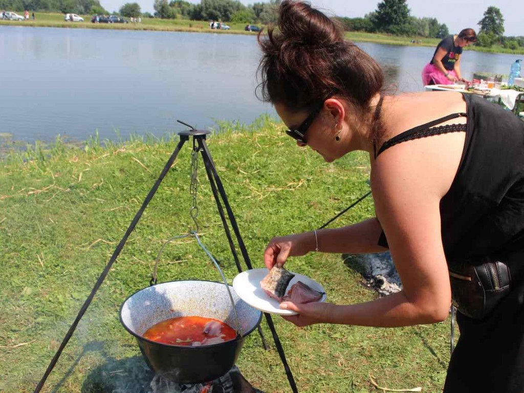 Gorzyce. Łowienie, gotowanie i świetna zabawa z nagrodami. Święto Ryby w Motyczu Poduchownym [zdjęcia]