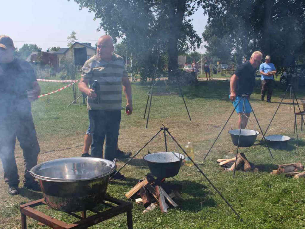 Gorzyce. Łowienie, gotowanie i świetna zabawa z nagrodami. Święto Ryby w Motyczu Poduchownym [zdjęcia]