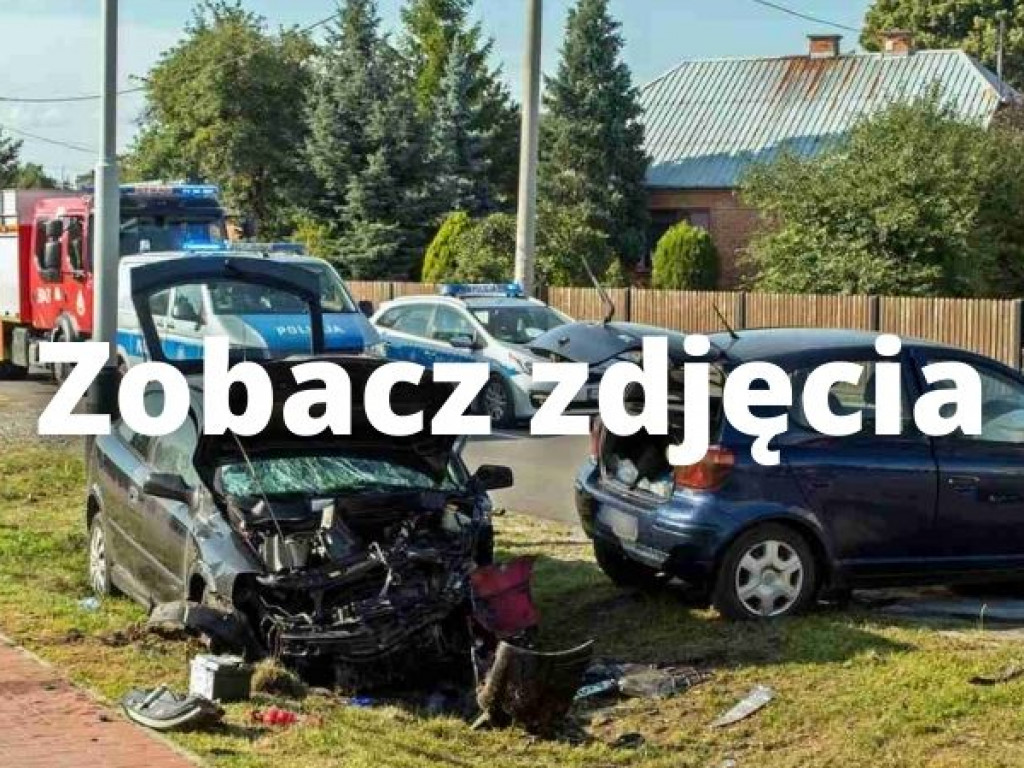 Czołowe zderzenie dwóch pojazdów w Gorzycach. Kobieta z obrażeniami trafiła do szpitala [zdjęcia]