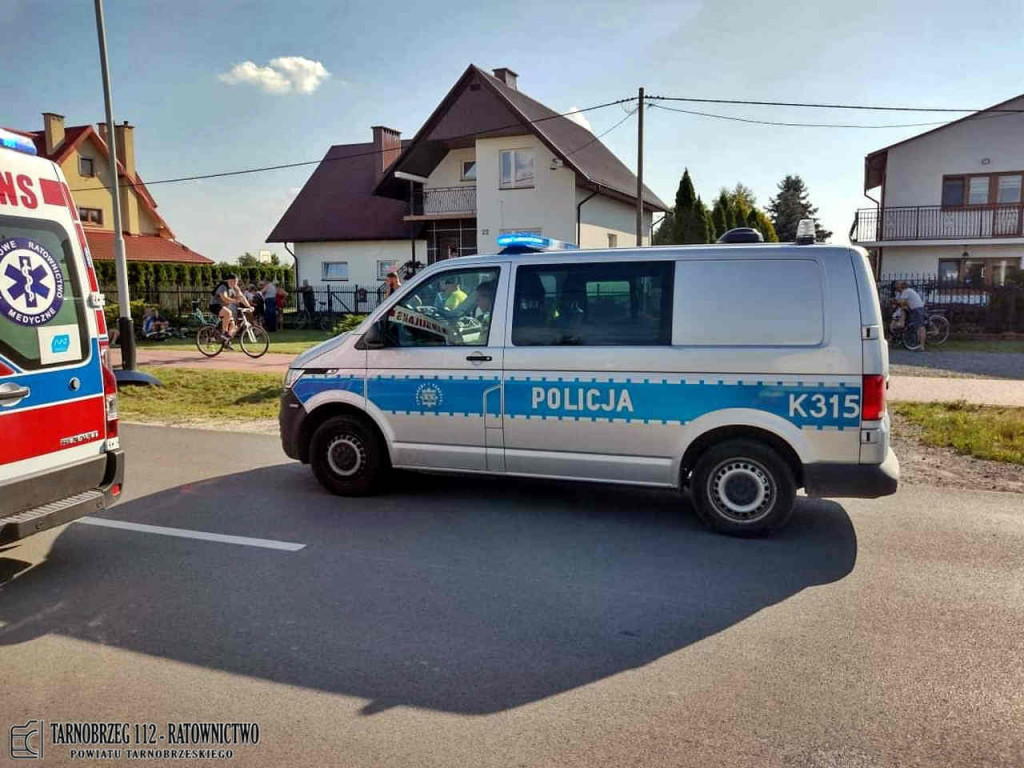 Czołowe zderzenie dwóch pojazdów w Gorzycach. Kobieta z obrażeniami trafiła do szpitala [zdjęcia]
