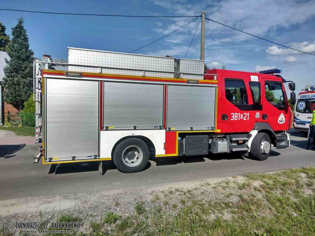 Czołowe zderzenie dwóch pojazdów w Gorzycach. Kobieta z obrażeniami trafiła do szpitala [zdjęcia]