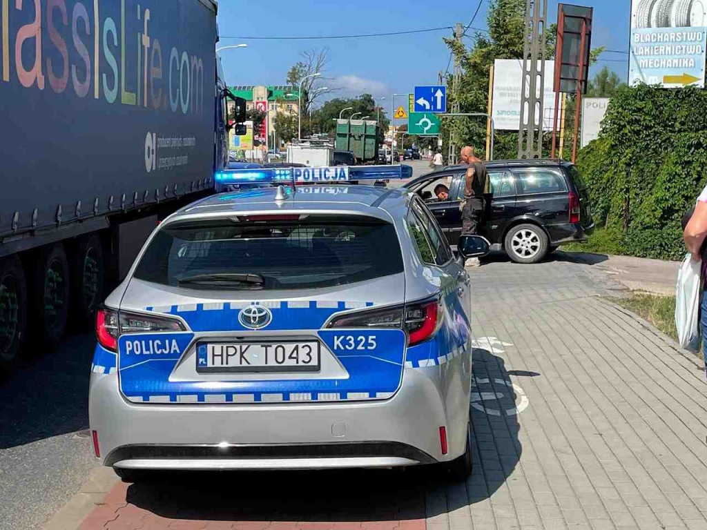 Tarnobrzeg. Wyjeżdżając z posesji potrącił 73-letnią rowerzystkę [zdjęcia]