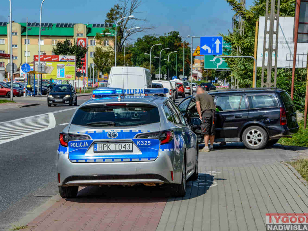 Tarnobrzeg. Wyjeżdżając z posesji potrącił 73-letnią rowerzystkę [zdjęcia]
