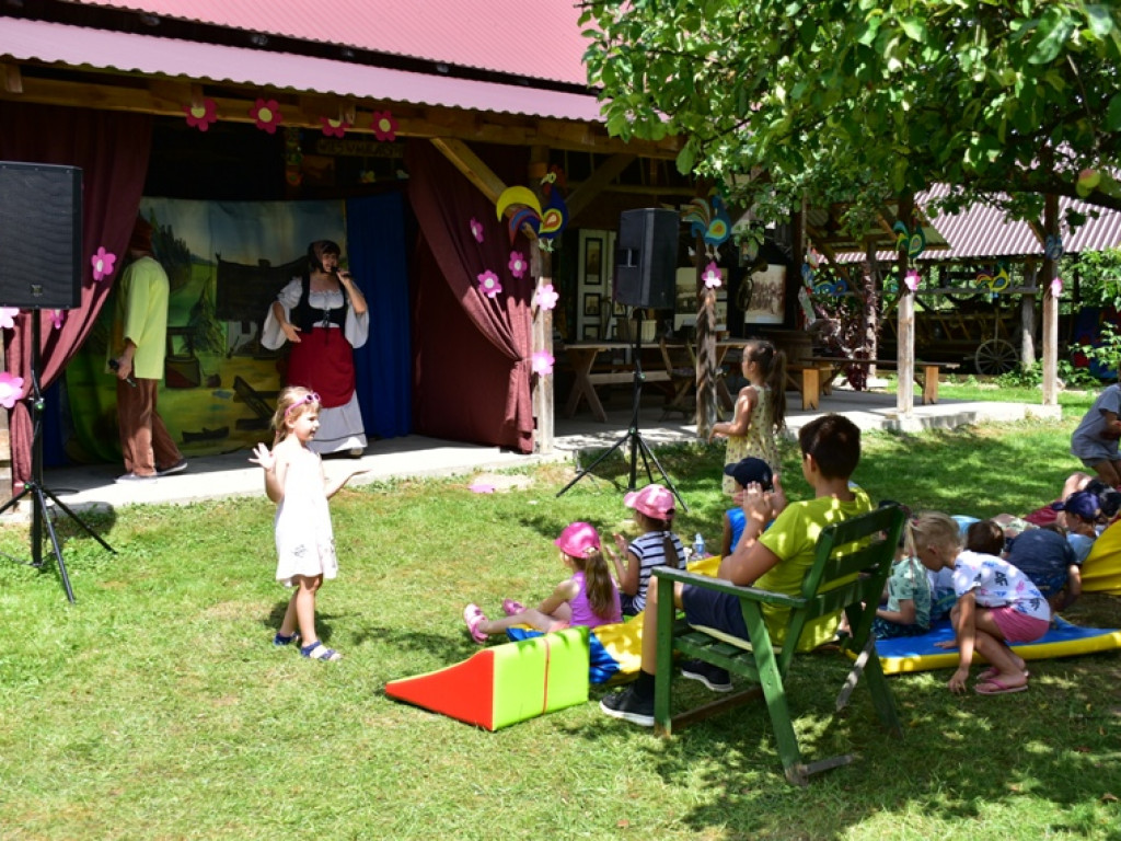 Festiwal teatralny dla najmłodszych w Dąbiu [zdjęcia]