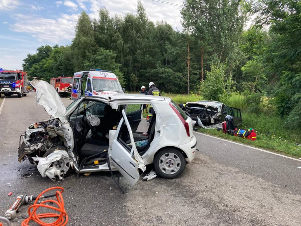 Poważny wypadek na drodze Staszów-Osiek. Wezwano śmigłowiec Lotniczego Pogotowia Ratunkowego [zdjęcia]