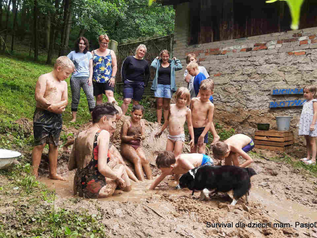 Staszów. Fundacja PasjoDzielnia zorganizowała survivalowy weekend dla dzieci i mam [zdjęcia]
