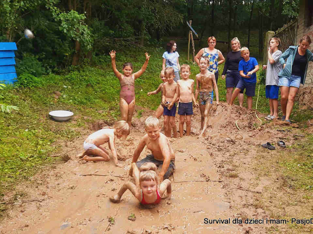 Staszów. Fundacja PasjoDzielnia zorganizowała survivalowy weekend dla dzieci i mam [zdjęcia]