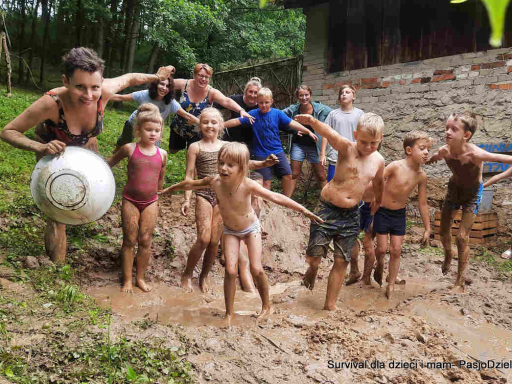 Staszów. Fundacja PasjoDzielnia zorganizowała survivalowy weekend dla dzieci i mam [zdjęcia]