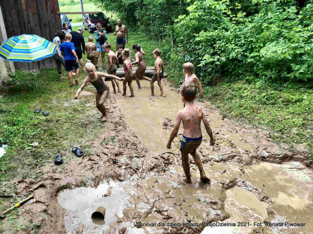 Staszów. Fundacja PasjoDzielnia zorganizowała survivalowy weekend dla dzieci i mam [zdjęcia]