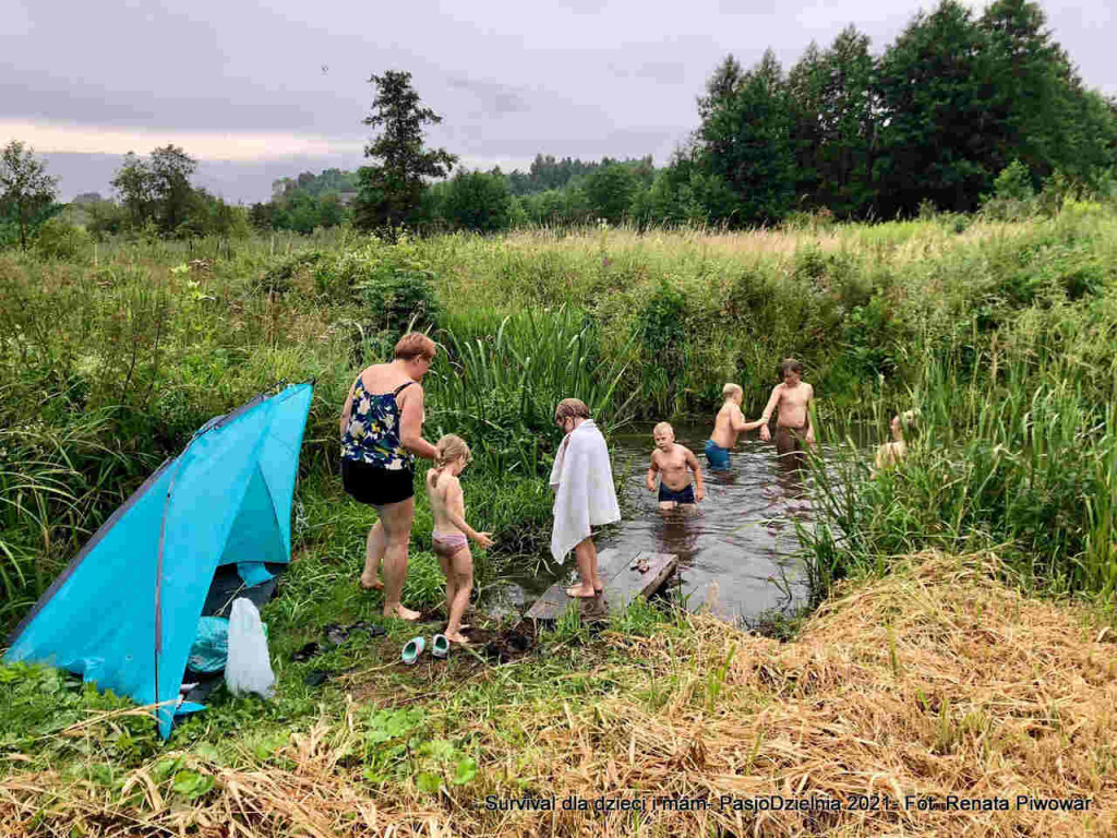 Staszów. Fundacja PasjoDzielnia zorganizowała survivalowy weekend dla dzieci i mam [zdjęcia]