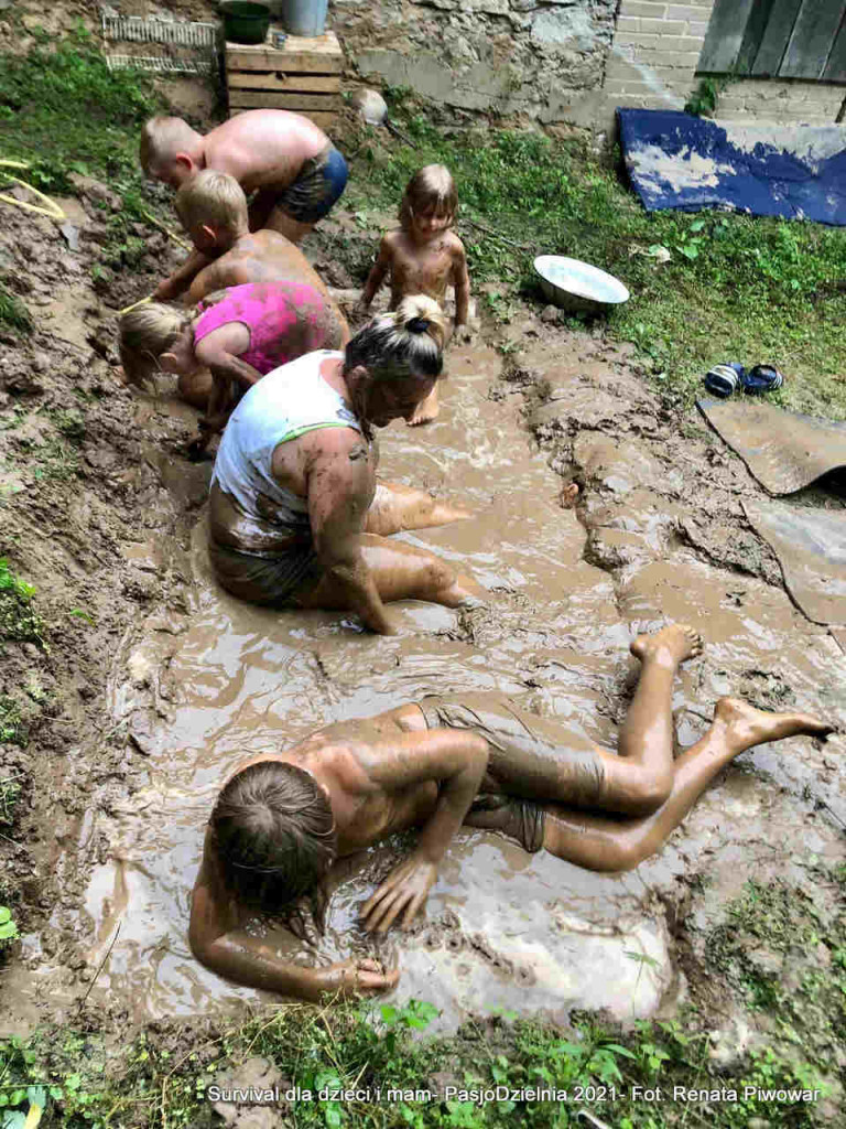 Staszów. Fundacja PasjoDzielnia zorganizowała survivalowy weekend dla dzieci i mam [zdjęcia]