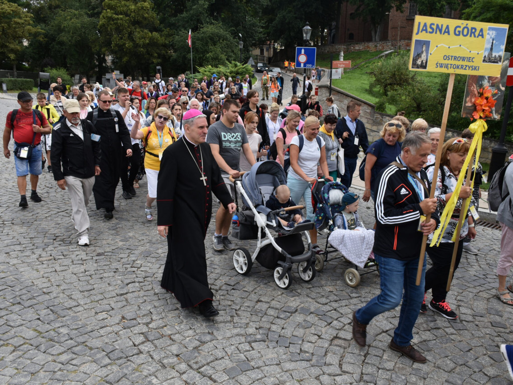 Sandomierz. Pątnicy już na szlaku [zdjęcia]