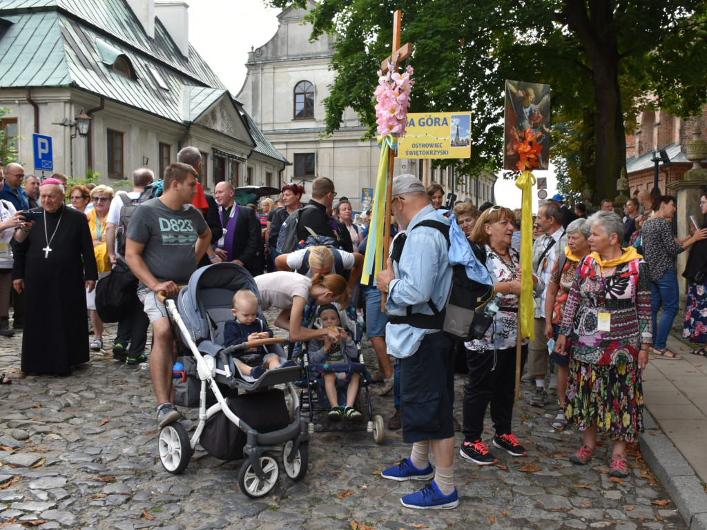 Sandomierz. Pątnicy już na szlaku [zdjęcia]
