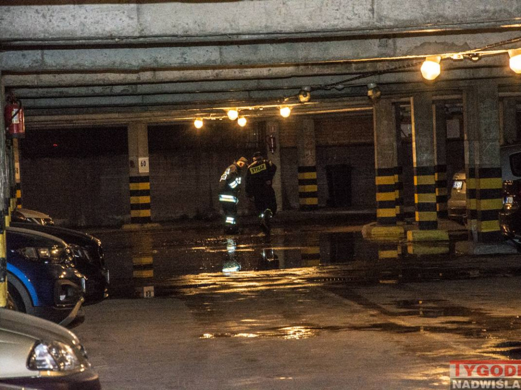 Ulewa nad Tarnobrzegiem spowodowała liczne podtopienia. Interweniowali strażacy [zdjęcia]