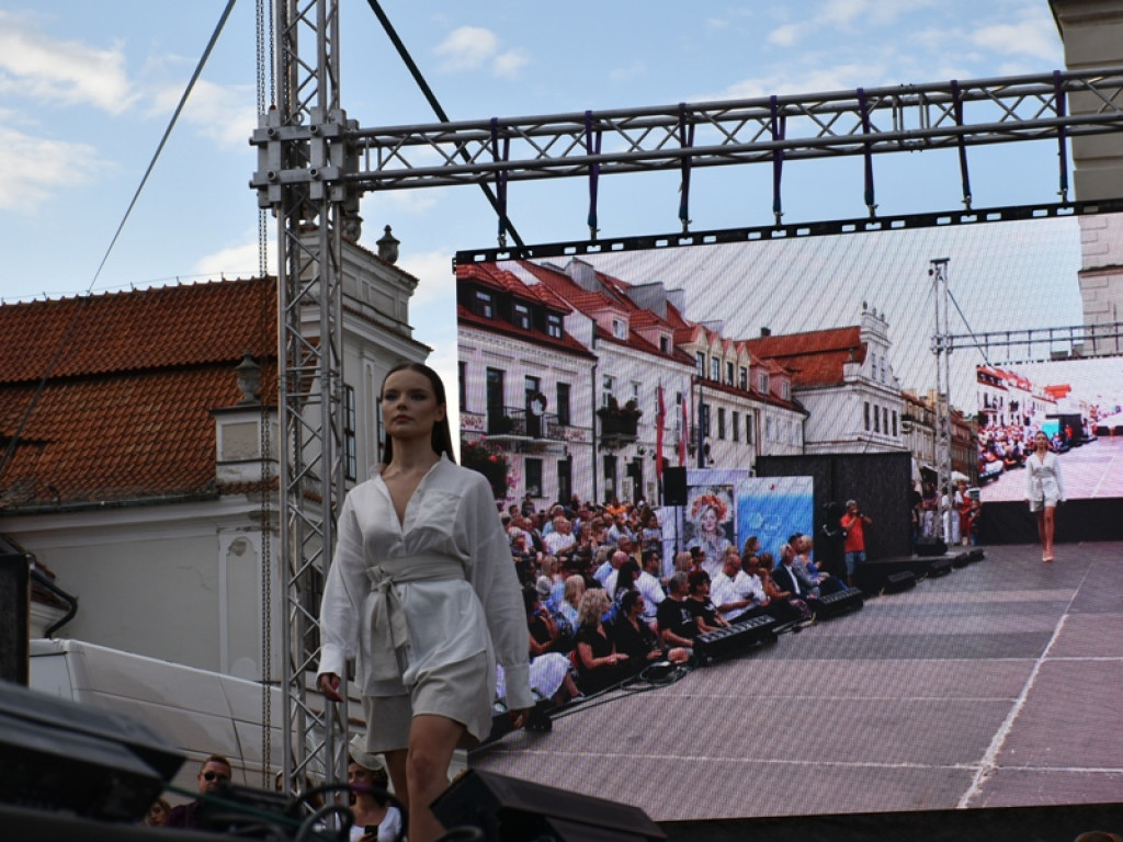 Sandomierz stolicą polskiej mody. Wielki pokaz na zakończenie Nadwiślańskiego Fashion Week [zdjęcia]