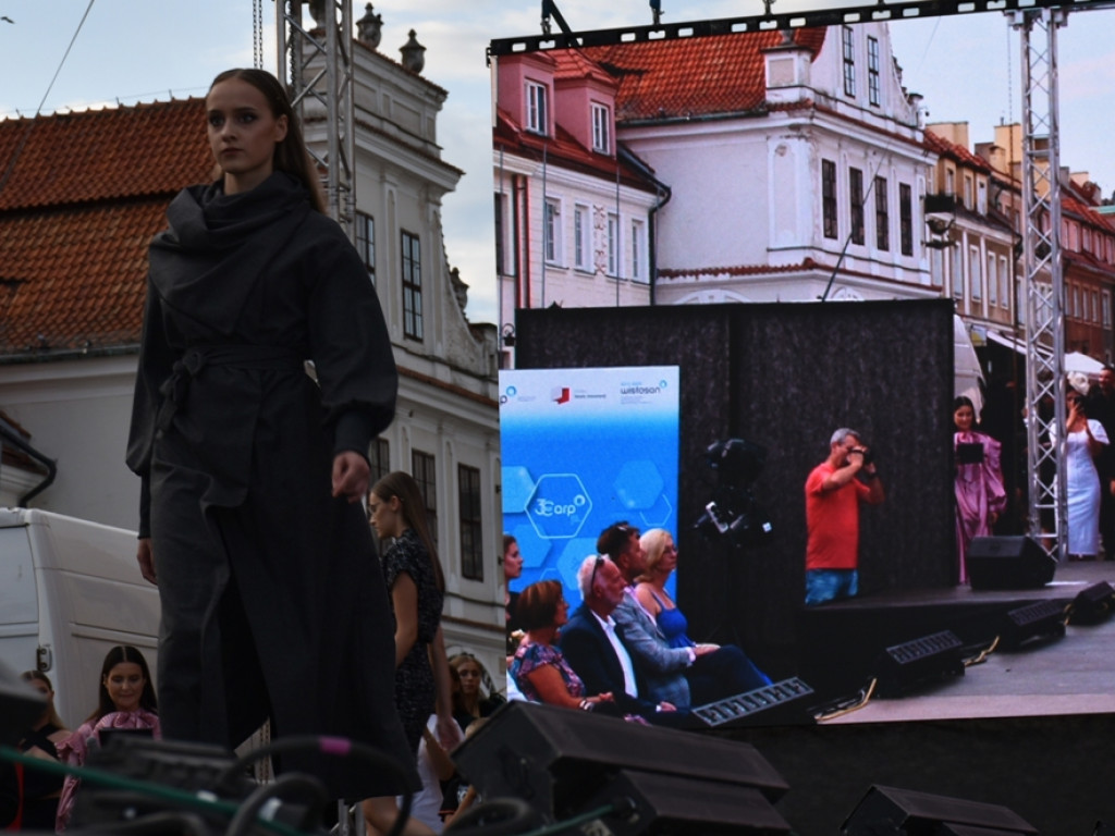 Sandomierz stolicą polskiej mody. Wielki pokaz na zakończenie Nadwiślańskiego Fashion Week [zdjęcia]