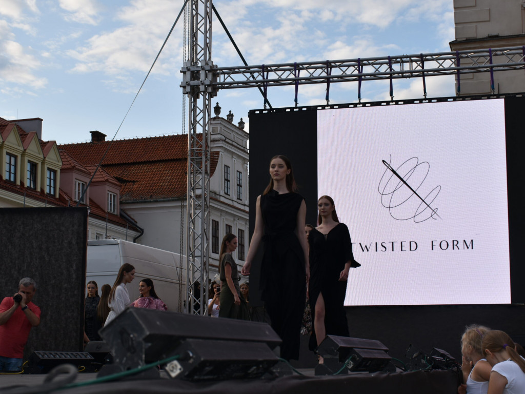 Sandomierz stolicą polskiej mody. Wielki pokaz na zakończenie Nadwiślańskiego Fashion Week [zdjęcia]