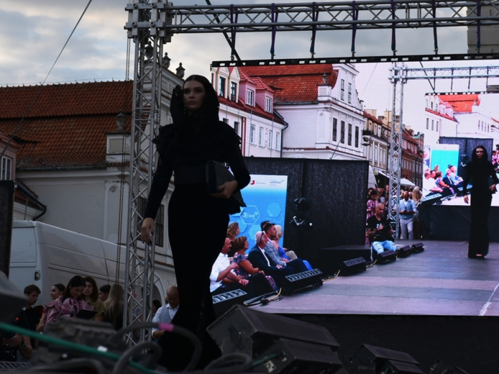 Sandomierz stolicą polskiej mody. Wielki pokaz na zakończenie Nadwiślańskiego Fashion Week [zdjęcia]