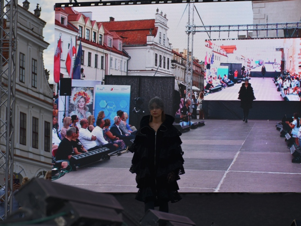 Sandomierz stolicą polskiej mody. Wielki pokaz na zakończenie Nadwiślańskiego Fashion Week [zdjęcia]