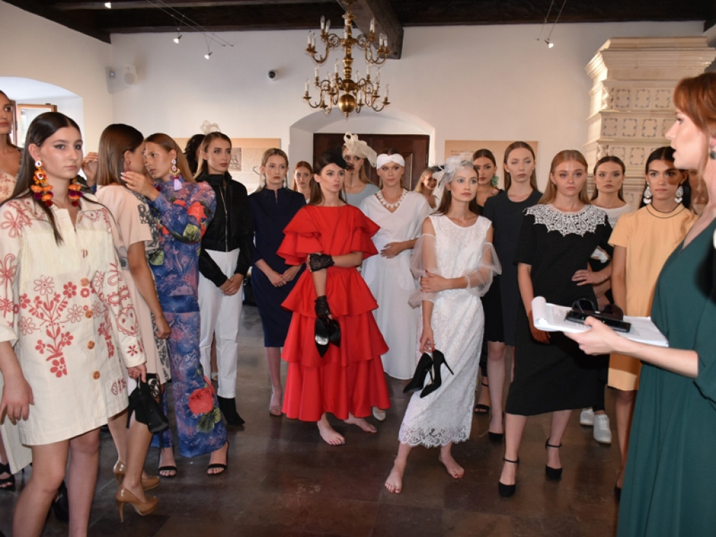 Sandomierz stolicą polskiej mody. Wielki pokaz na zakończenie Nadwiślańskiego Fashion Week [zdjęcia]