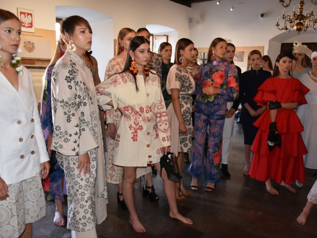 Sandomierz stolicą polskiej mody. Wielki pokaz na zakończenie Nadwiślańskiego Fashion Week [zdjęcia]