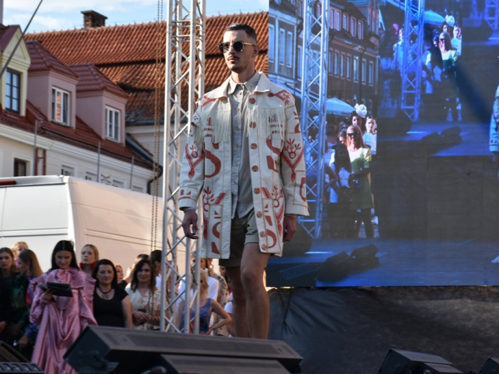 Sandomierz stolicą polskiej mody. Wielki pokaz na zakończenie Nadwiślańskiego Fashion Week [zdjęcia]
