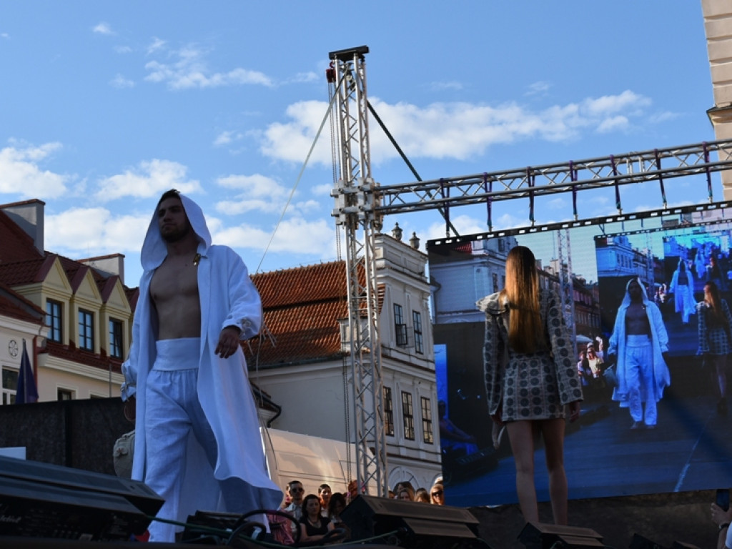 Sandomierz stolicą polskiej mody. Wielki pokaz na zakończenie Nadwiślańskiego Fashion Week [zdjęcia]