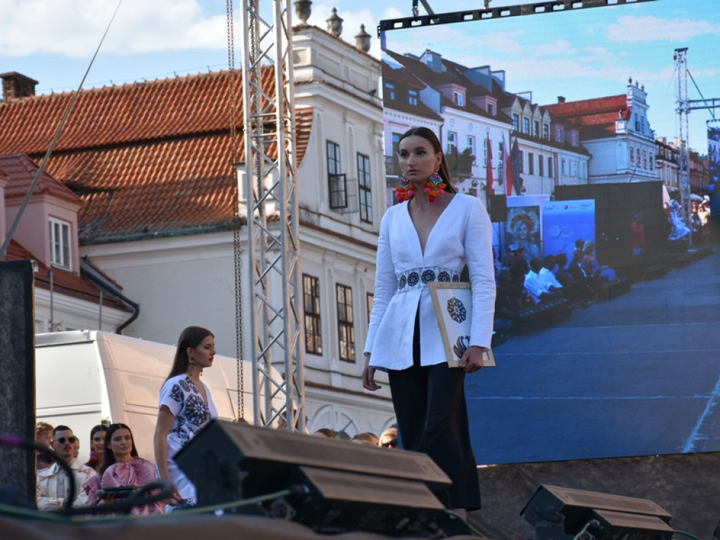 Sandomierz stolicą polskiej mody. Wielki pokaz na zakończenie Nadwiślańskiego Fashion Week [zdjęcia]