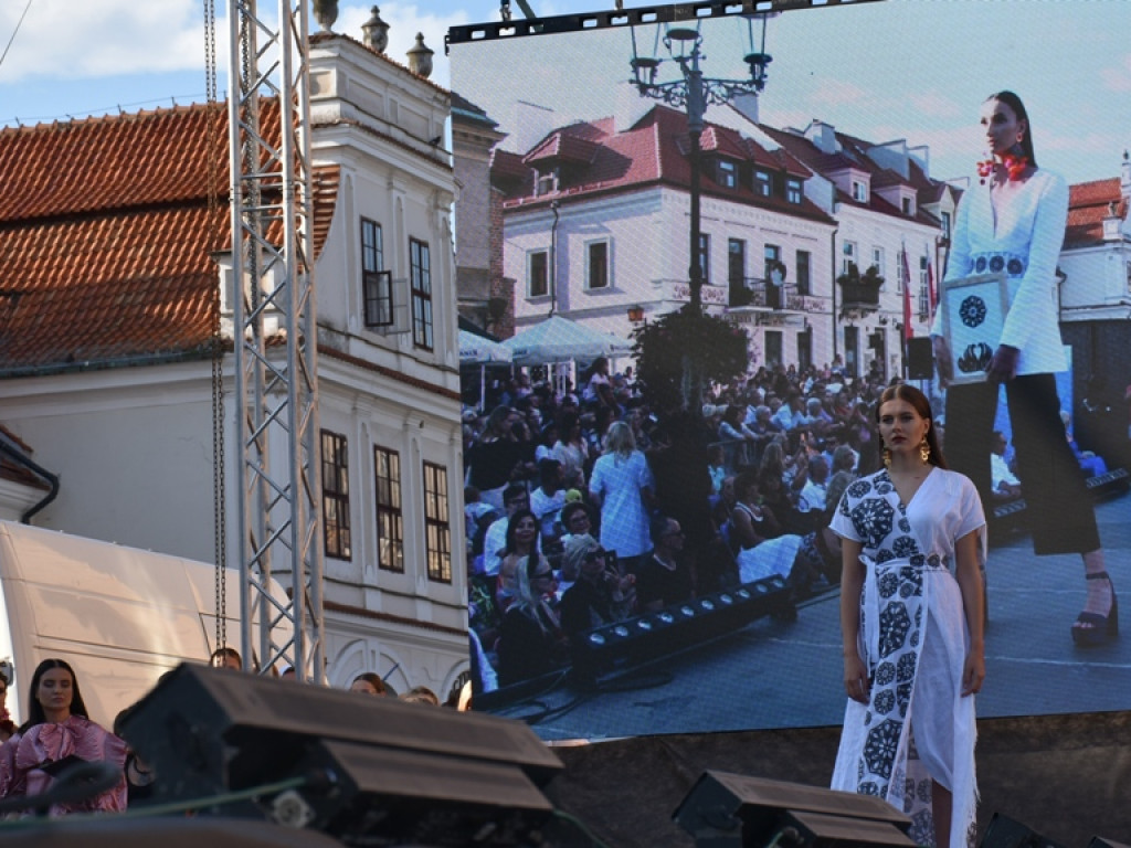 Sandomierz stolicą polskiej mody. Wielki pokaz na zakończenie Nadwiślańskiego Fashion Week [zdjęcia]