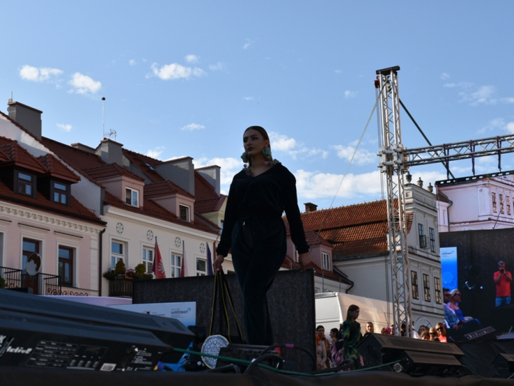 Sandomierz stolicą polskiej mody. Wielki pokaz na zakończenie Nadwiślańskiego Fashion Week [zdjęcia]