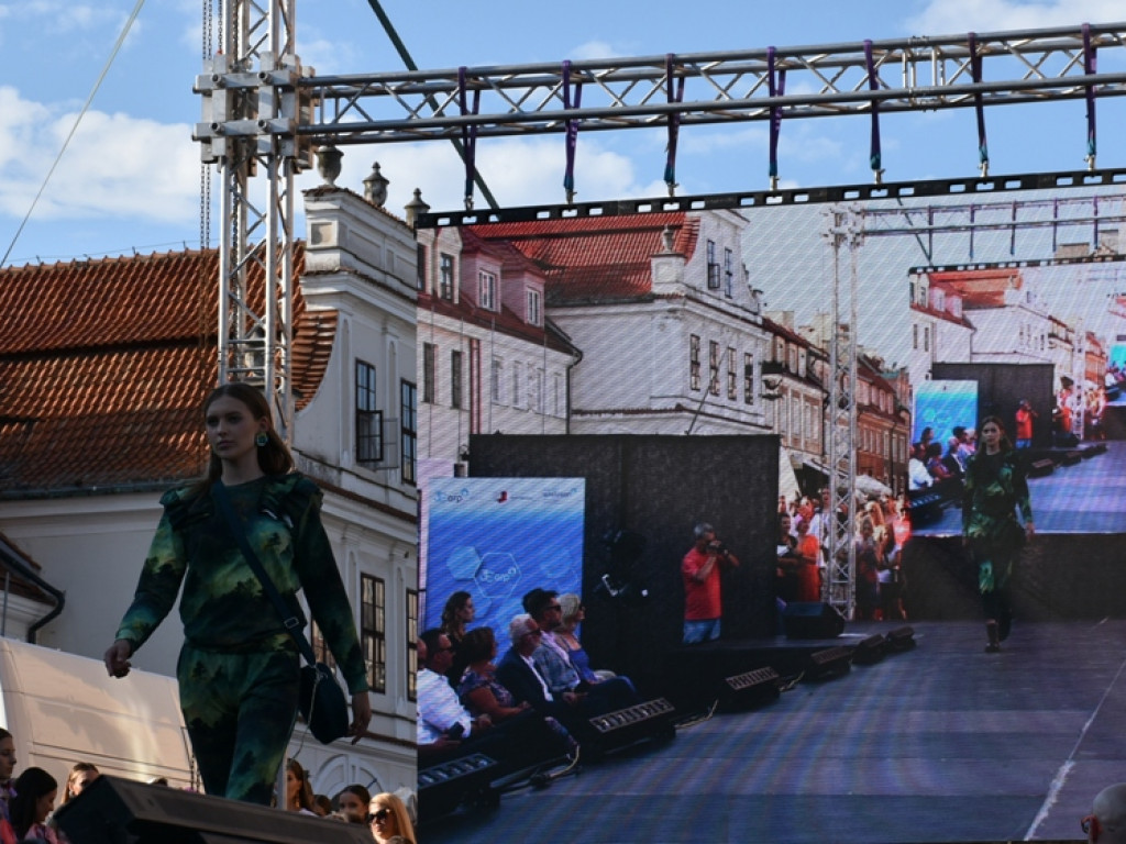 Sandomierz stolicą polskiej mody. Wielki pokaz na zakończenie Nadwiślańskiego Fashion Week [zdjęcia]