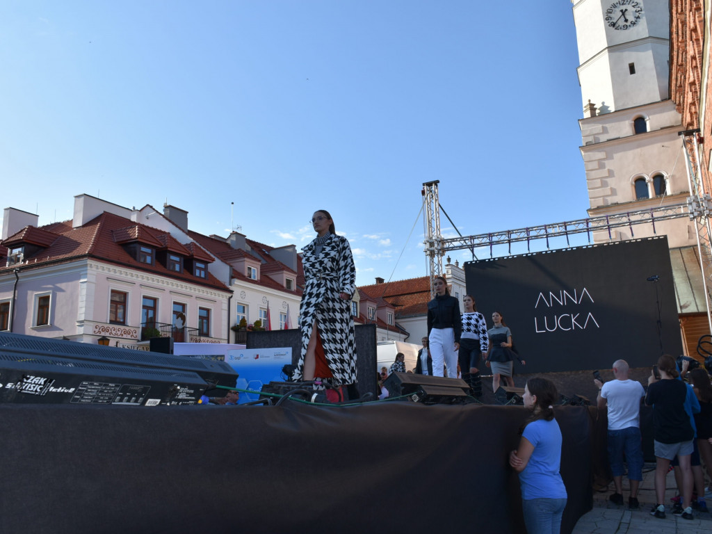 Sandomierz stolicą polskiej mody. Wielki pokaz na zakończenie Nadwiślańskiego Fashion Week [zdjęcia]