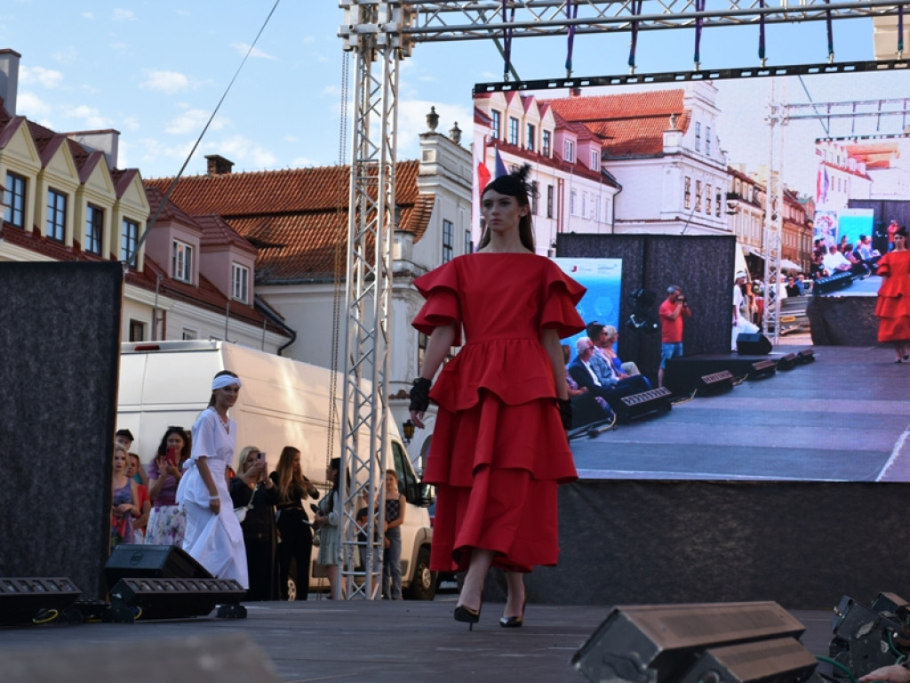 Sandomierz stolicą polskiej mody. Wielki pokaz na zakończenie Nadwiślańskiego Fashion Week [zdjęcia]