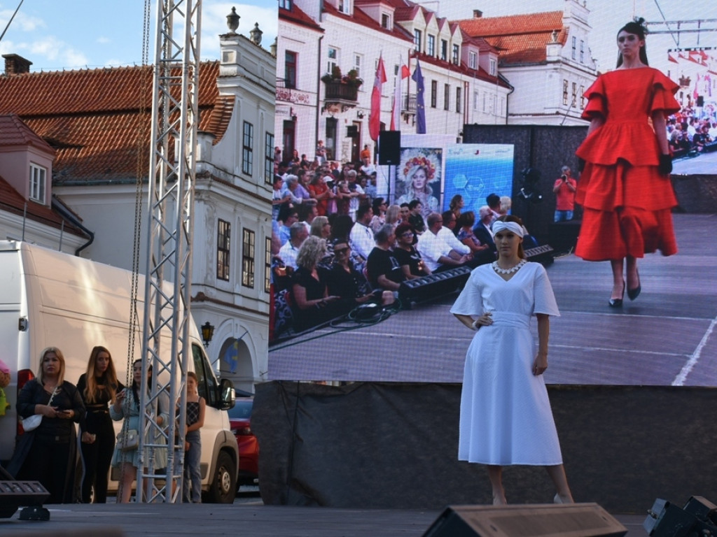 Sandomierz stolicą polskiej mody. Wielki pokaz na zakończenie Nadwiślańskiego Fashion Week [zdjęcia]