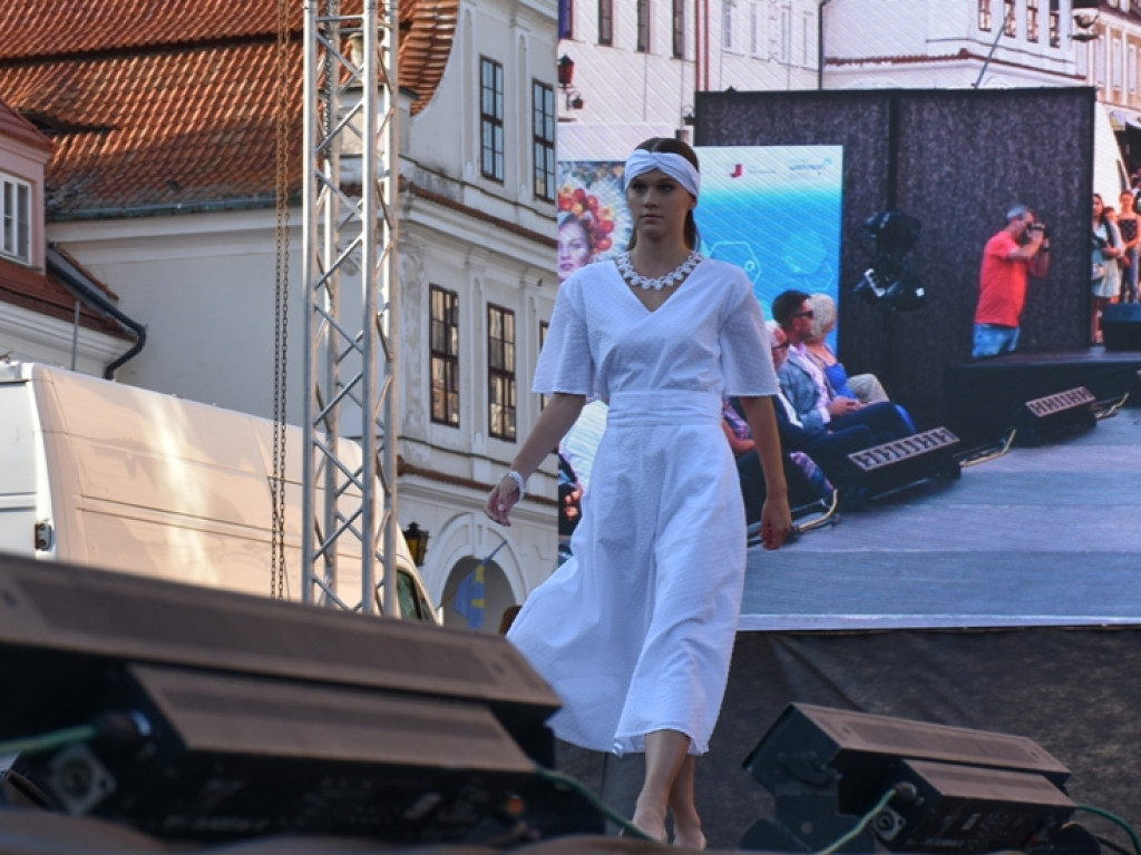 Sandomierz stolicą polskiej mody. Wielki pokaz na zakończenie Nadwiślańskiego Fashion Week [zdjęcia]